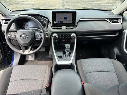 Used 2025 Toyota RAV4 XLE AWD/4WD image 39
