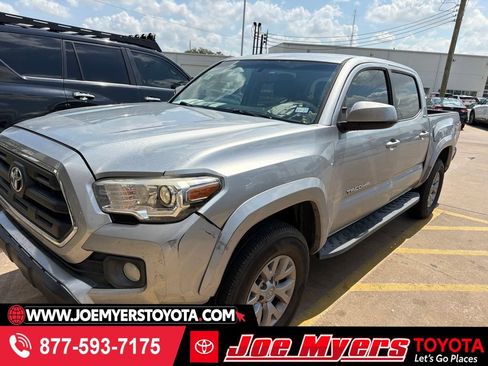 Used 2017 Toyota Tacoma SR5 w/ Tow Package RWD image 1