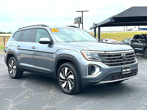 Used 2025 Volkswagen Atlas SE FWD image 10