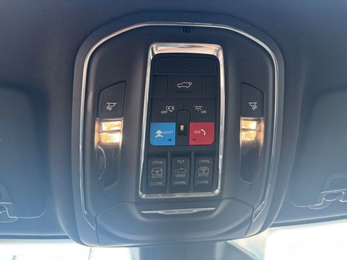 Used 2024 Jeep Grand Cherokee L Limited w/ Black Appearance Package AWD/4WD image 22