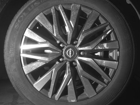 Used 2025 Nissan Altima 2.5 SV FWD image 13