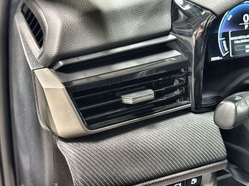 Used 2025 Toyota Camry SE FWD image 15