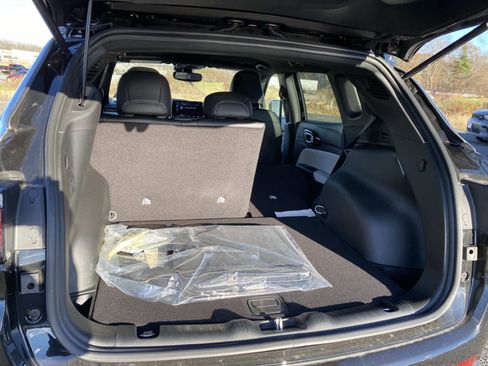 New 2026 Jeep Compass Limited image 5