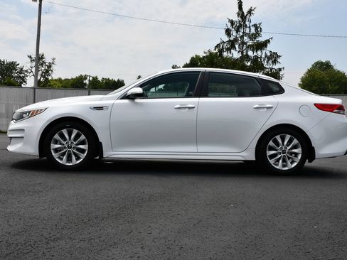 Used 2018 Kia Optima LX w/ 17" Alloy Wheels Package FWD image 4