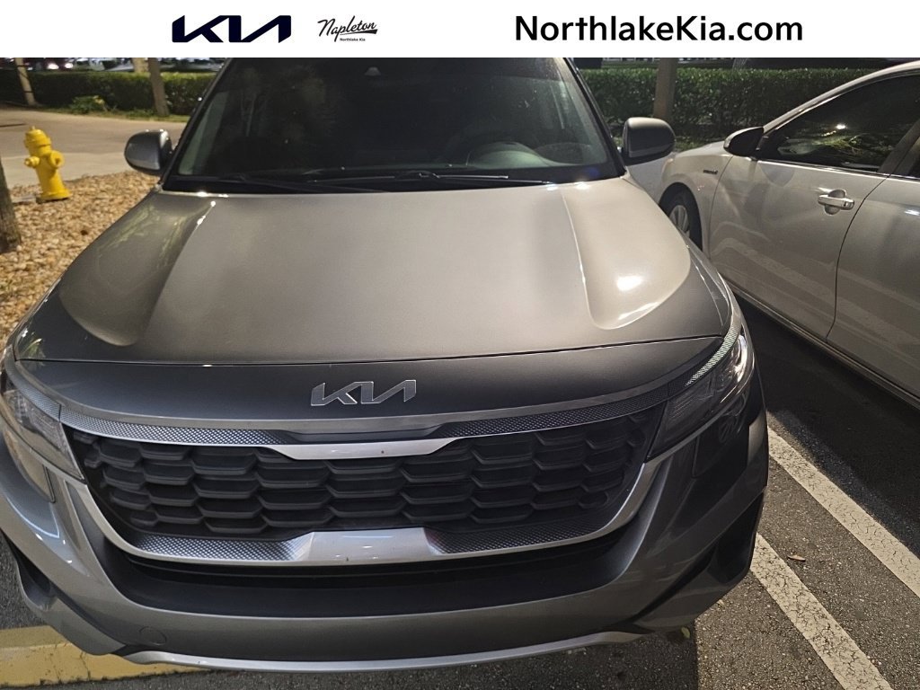 Used 2023 Kia Seltos LX AWD/4WD image 1