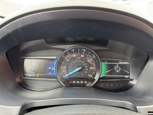 Used 2017 Ford Explorer XLT w/ Equipment Group 202A AWD/4WD image 21