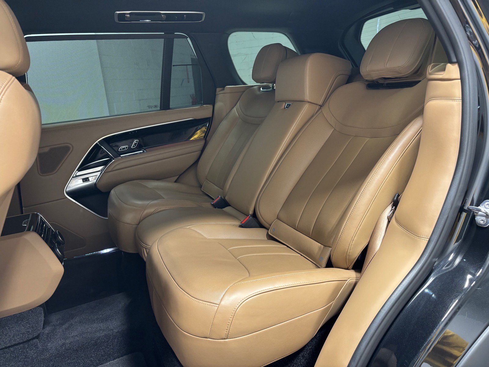 Used 2023 Land Rover Range Rover Long Wheelbase Autobiography AWD/4WD image 28