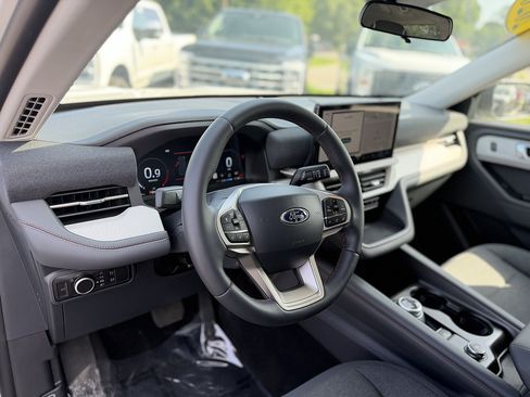 Used 2026 Ford Explorer Active AWD/4WD image 13