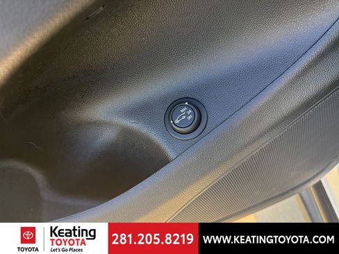 Used 2019 Buick Envision Essence FWD image 12