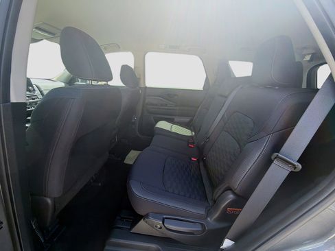 Used 2024 Nissan Pathfinder S FWD image 24