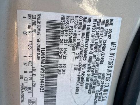 Used 2003 Lincoln Town Car Cartier image 39