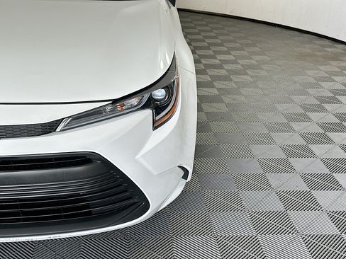 Used 2025 Toyota Corolla LE FWD image 9