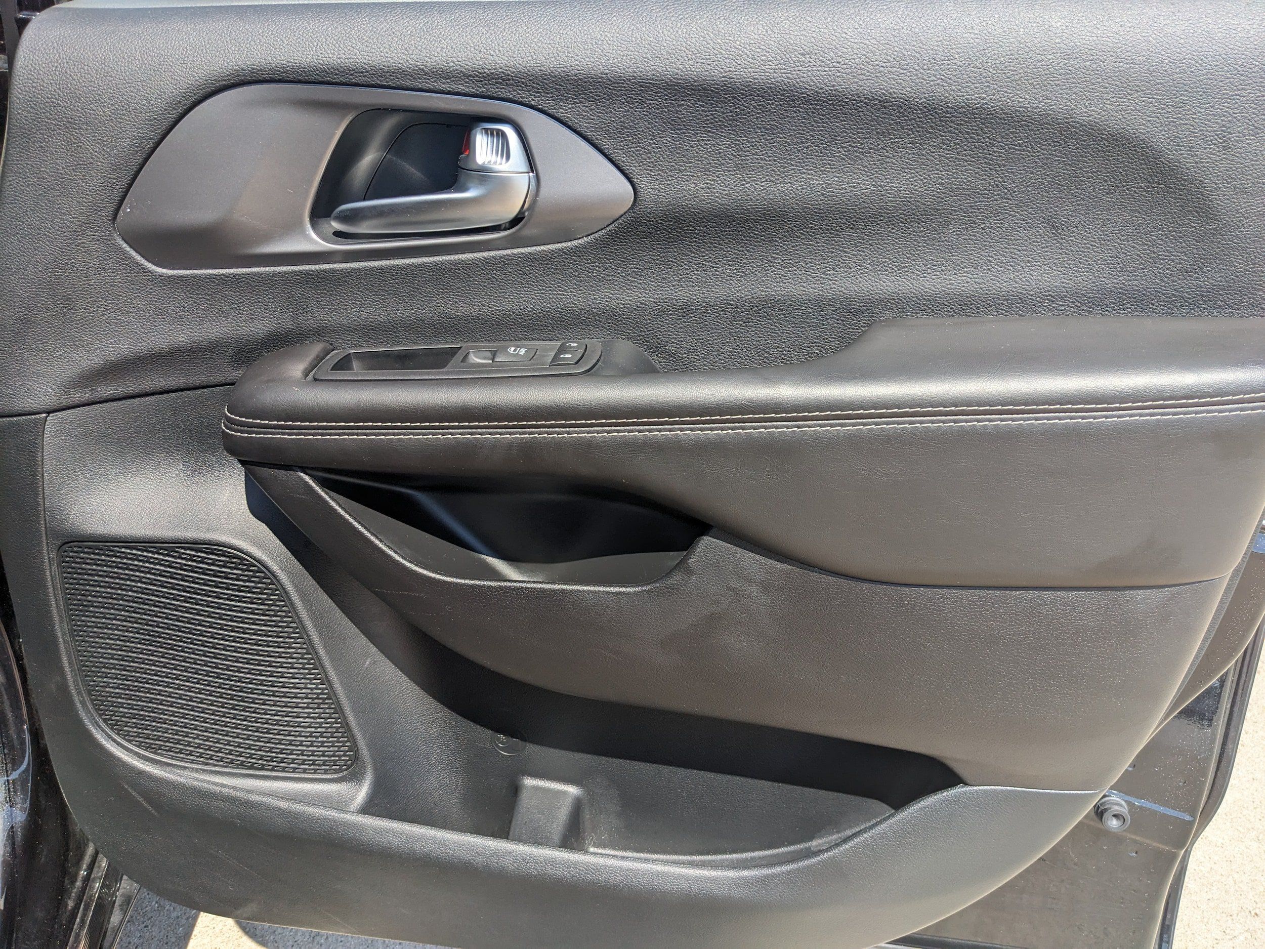 Used 2026 Chrysler Pacifica Select FWD image 37