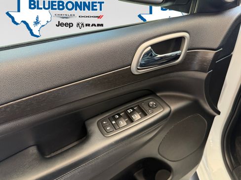 Certified 2017 Jeep Grand Cherokee Altitude RWD image 10