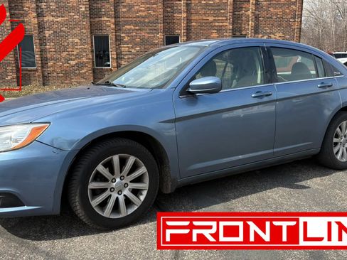 Used 2011 Chrysler 200 Touring image 1
