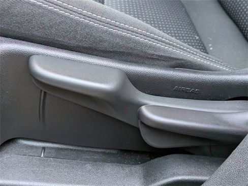 Used 2024 GMC Terrain SLE image 21