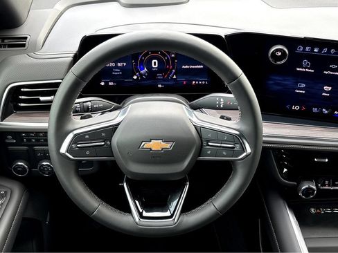 New 2025 Chevrolet Suburban Premier RWD image 12