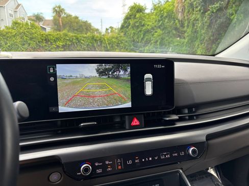 Used 2026 Kia Carnival FWD image 25