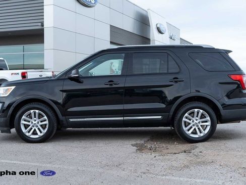 Used 2017 Ford Explorer XLT w/ Equipment Group 202A image 10