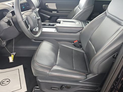 Used 2025 Ford Expedition Active AWD/4WD image 4