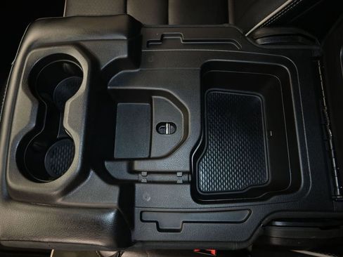 Used 2019 RAM 1500 Laramie AWD/4WD image 18