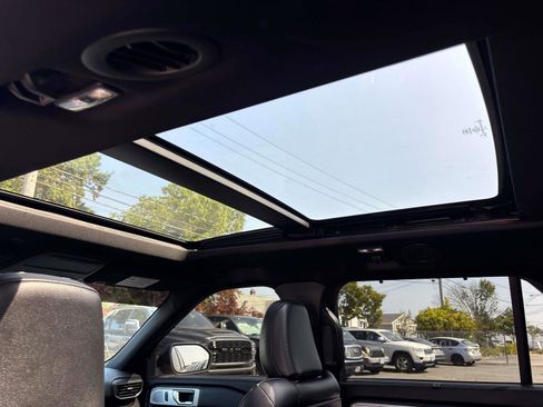 Used 2020 Ford Explorer ST w/ Premium Technology Package image 9