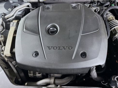 Used 2020 Volvo S60 T6 Momentum image 35