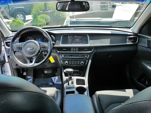 Used 2018 Kia Optima S FWD image 18