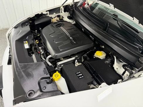 Used 2017 Jeep Cherokee Overland w/ Technology Group AWD/4WD image 29