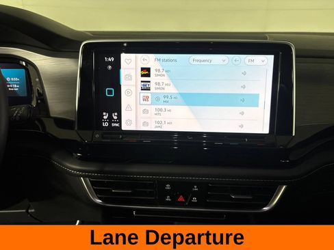 Used 2024 Volkswagen Atlas Cross Sport SE w/ Panoramic Sunroof Package FWD image 18