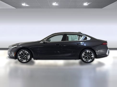 New 2026 BMW i5 eDrive40 image 2