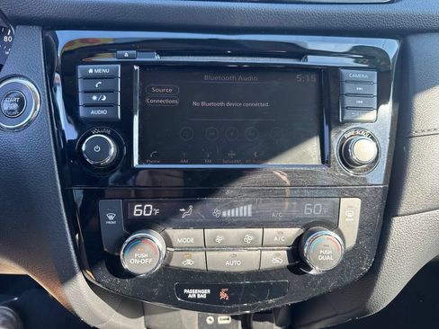 Used 2018 Nissan Rogue SV AWD/4WD image 30