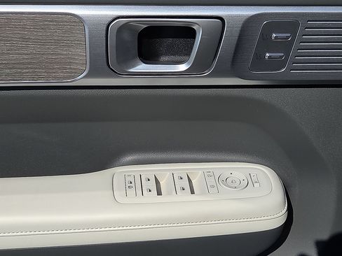 Used 2025 Hyundai Santa Fe Limited AWD/4WD image 13