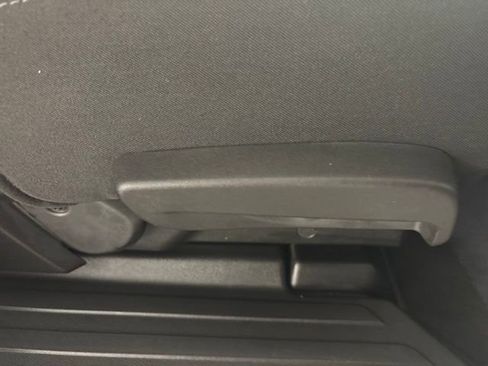 Used 2023 Chevrolet Traverse LT FWD image 17