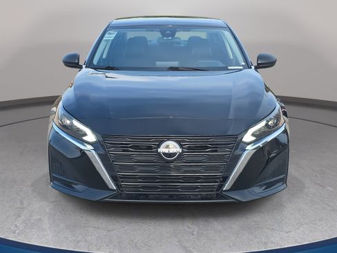 Used 2024 Nissan Altima 2.5 SV FWD image 2