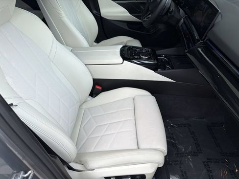 Used 2024 BMW 530i w/ M Sport Package RWD image 27