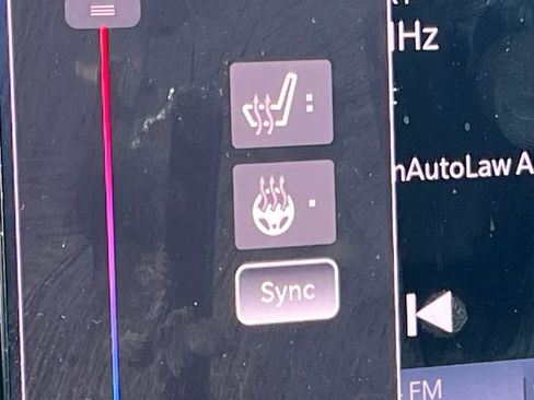 Used 2024 Chrysler Pacifica Touring-L image 8