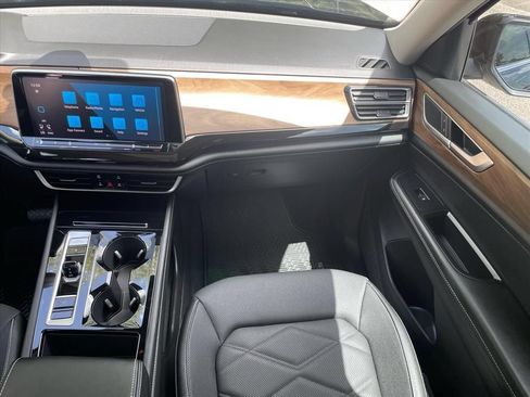 Used 2026 Volkswagen Atlas SE w/ Panoramic Sunroof Package FWD image 11