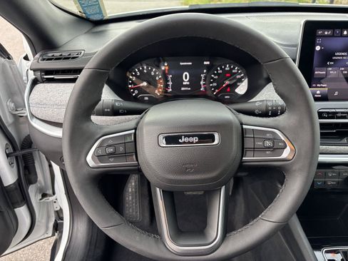 Used 2023 Jeep Compass Latitude w/ Convenience Group AWD/4WD image 20