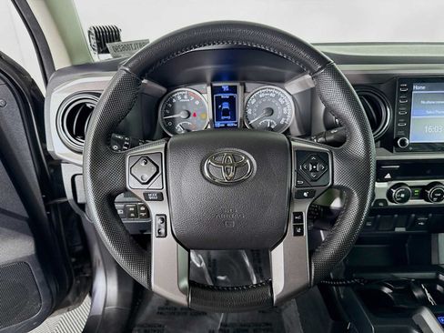 Used 2020 Toyota Tacoma SR5 AWD/4WD image 12