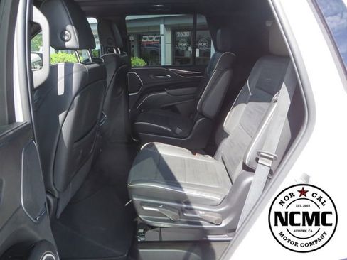 Used 2023 Cadillac Escalade Premium Luxury AWD/4WD image 41