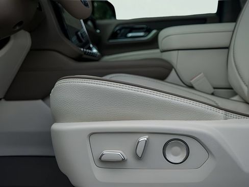 New 2026 GMC Yukon Denali w/ Sun & Power Step Package AWD/4WD image 18