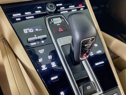 Used 2023 Porsche Cayenne AWD/4WD image 16