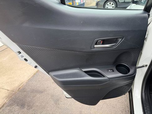 Used 2018 Toyota C-HR XLE FWD image 14