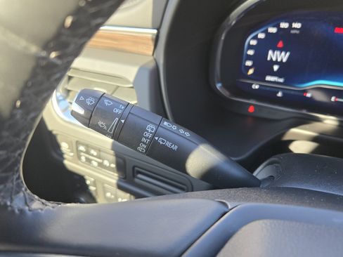 Used 2023 Chevrolet Suburban LT w/ Luxury Package image 24