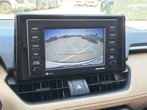 Used 2020 Toyota RAV4 LE image 13