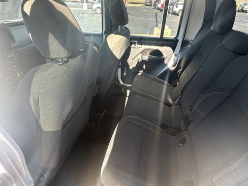 Used 2025 Jeep Gladiator Sport image 8