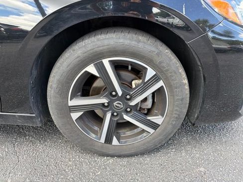 Used 2024 Nissan Sentra SV FWD image 9