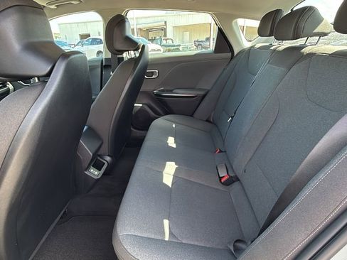 Used 2025 Kia K4 LXS image 15