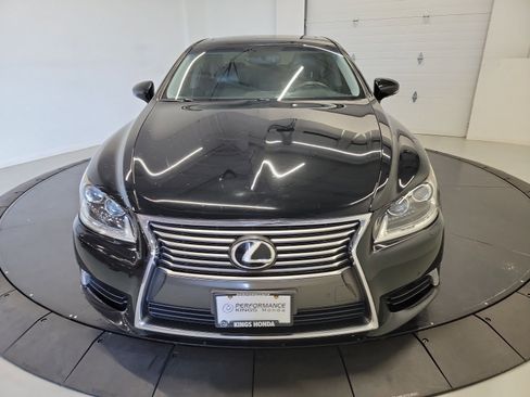 Used 2016 Lexus LS 460 AWD w/ Comfort Package image 2